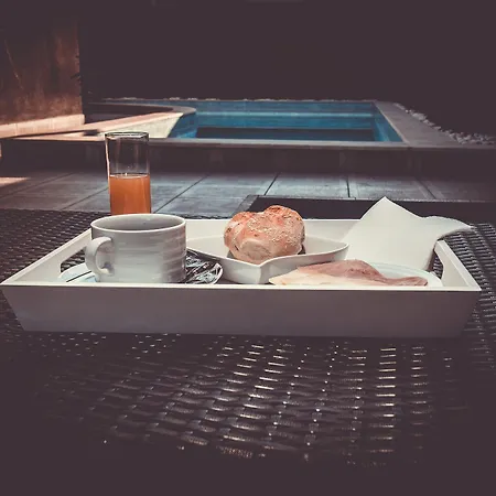 Szálloda By Vimahotels 2*