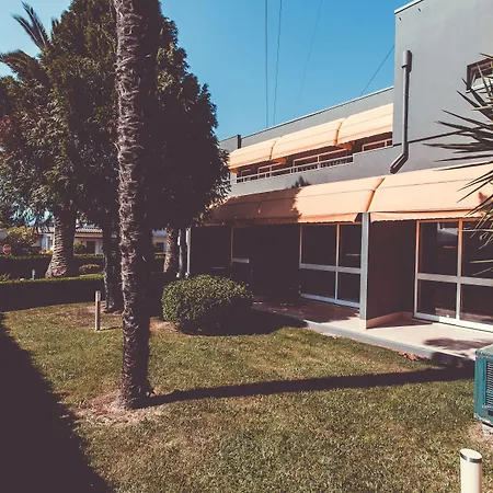 Szálloda By Vimahotels 2*