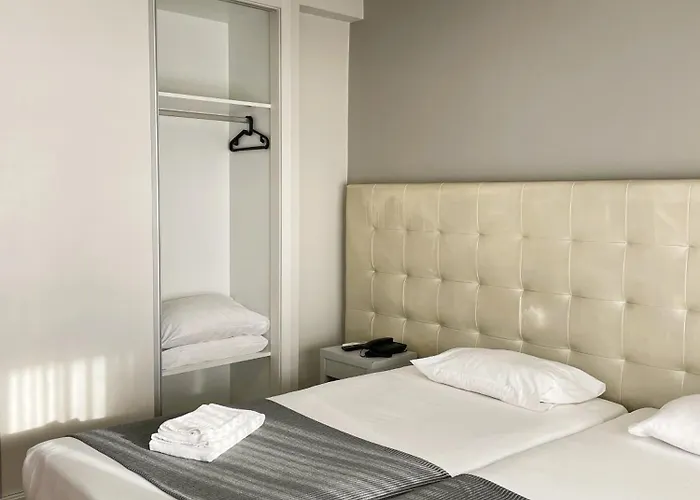 Szálloda By Vimahotels 2*